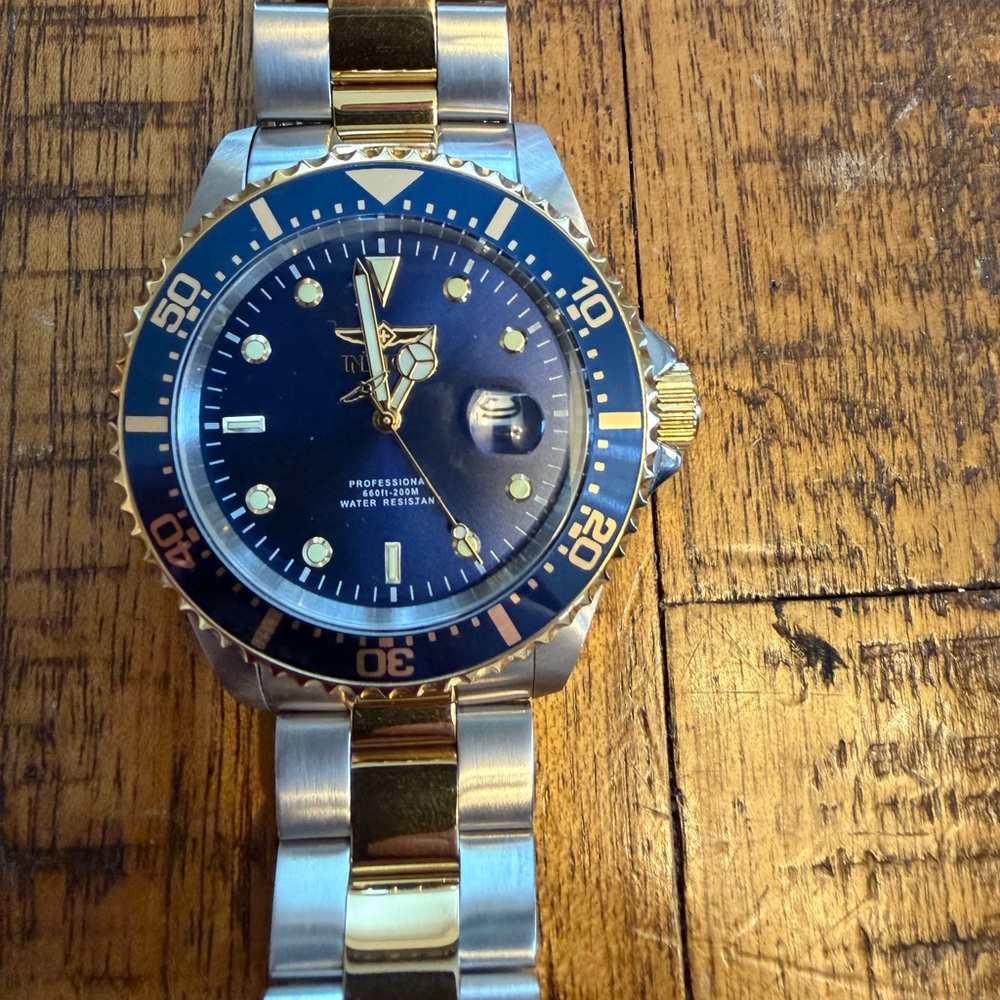 Invicta Pro Diver Men's Two-Tone Blue and gold Dial Watch 43mm.